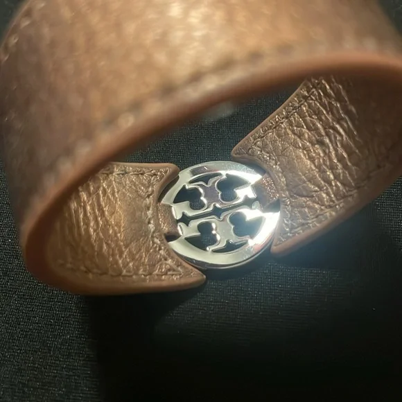 Tory Burch bracelet ⭐️ - Picture 2 of 6